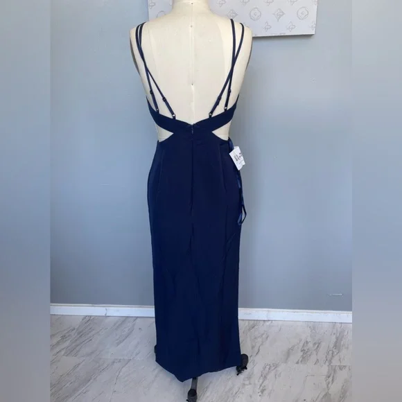 Fame and Partners Dress zyra -navy maxi dress cut detail - Picture 5 of 7